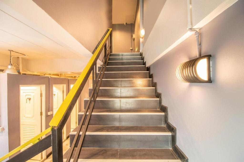 Oyo 726 Sookjai Cafe And Hostel Чиангмай Экстерьер фото