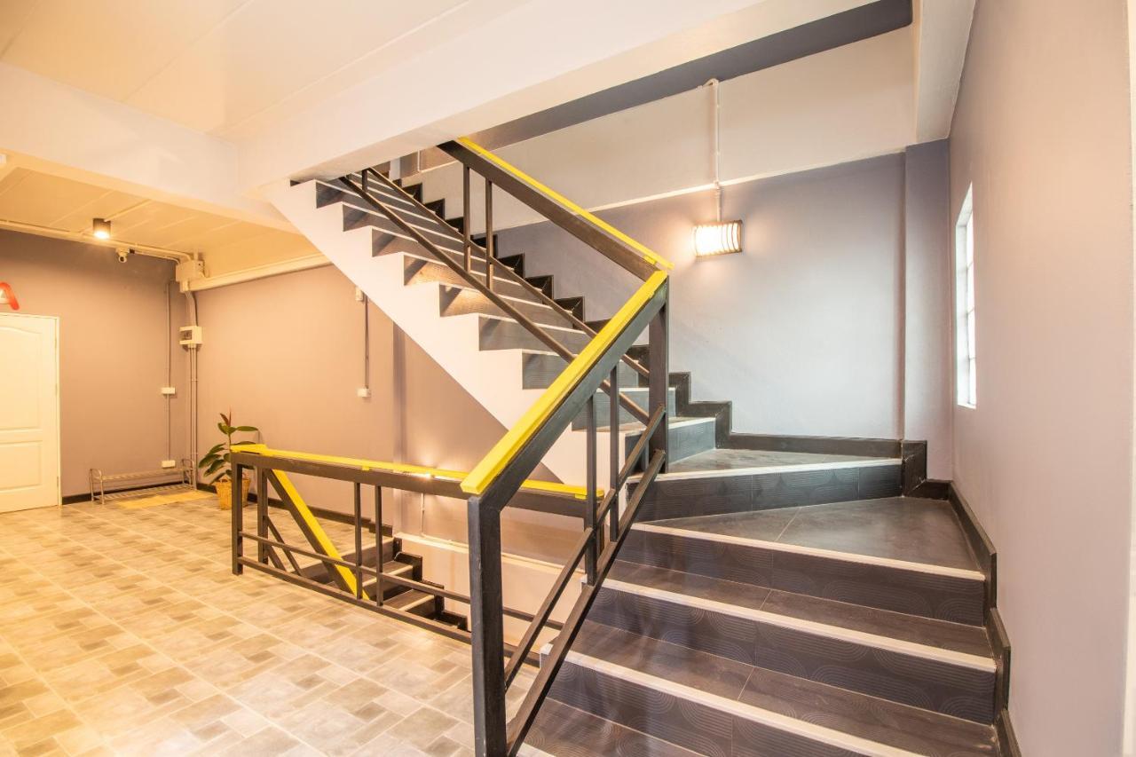 Oyo 726 Sookjai Cafe And Hostel Чиангмай Экстерьер фото